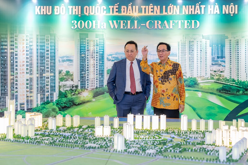 &Ocirc;ng Thong Suprobo Antono &ndash; Gi&aacute;m đốc Dự &aacute;n Khu đ&ocirc; thị quốc tế Ciputra Hanoi trực tiếp giới thiệu Quy hoạch tổng thể Ciputra Hanoi với kh&aacute;ch mời sự kiện.