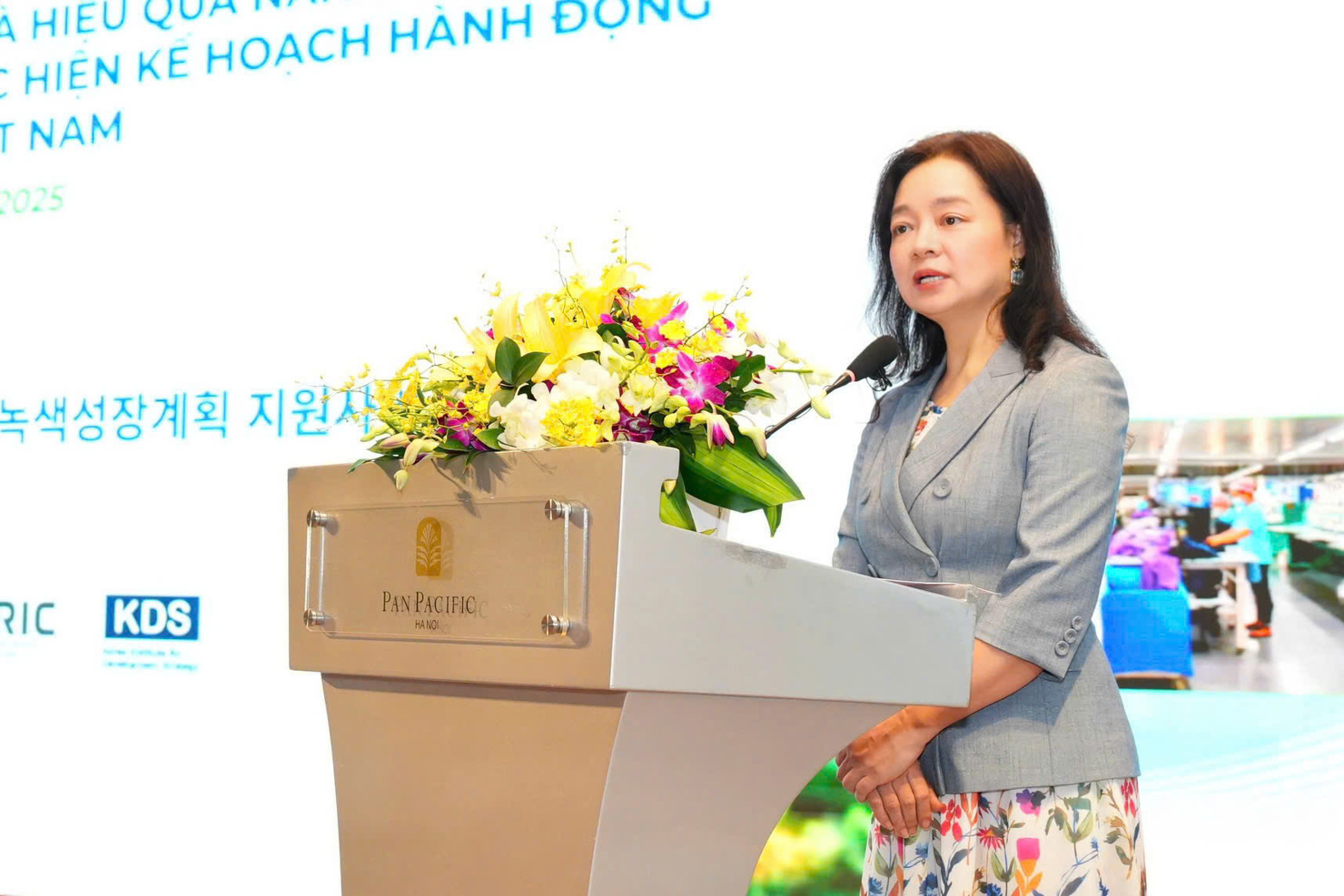 B&agrave; Nguyễn Thị L&acirc;m Giang - Cục trưởng Cục Đổi mới s&aacute;ng tạo, Chuyển đổi xanh v&agrave; Khuyến c&ocirc;ng (Bộ C&ocirc;ng Thương) ph&aacute;t biểu tại hội thảo.