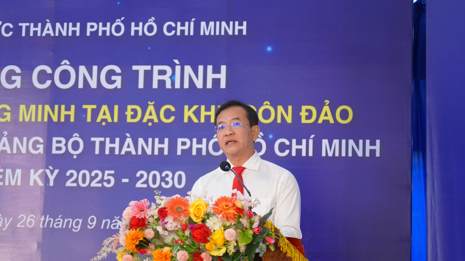 Đồng ch&iacute; Huỳnh Tấn Định &ndash; Th&agrave;nh ủy vi&ecirc;n, Ph&oacute; B&iacute; thư Đảng ủy UBND Th&agrave;nh phố Hồ Ch&iacute; Minh ph&aacute;t biểu chỉ đạo tại buổi lễ