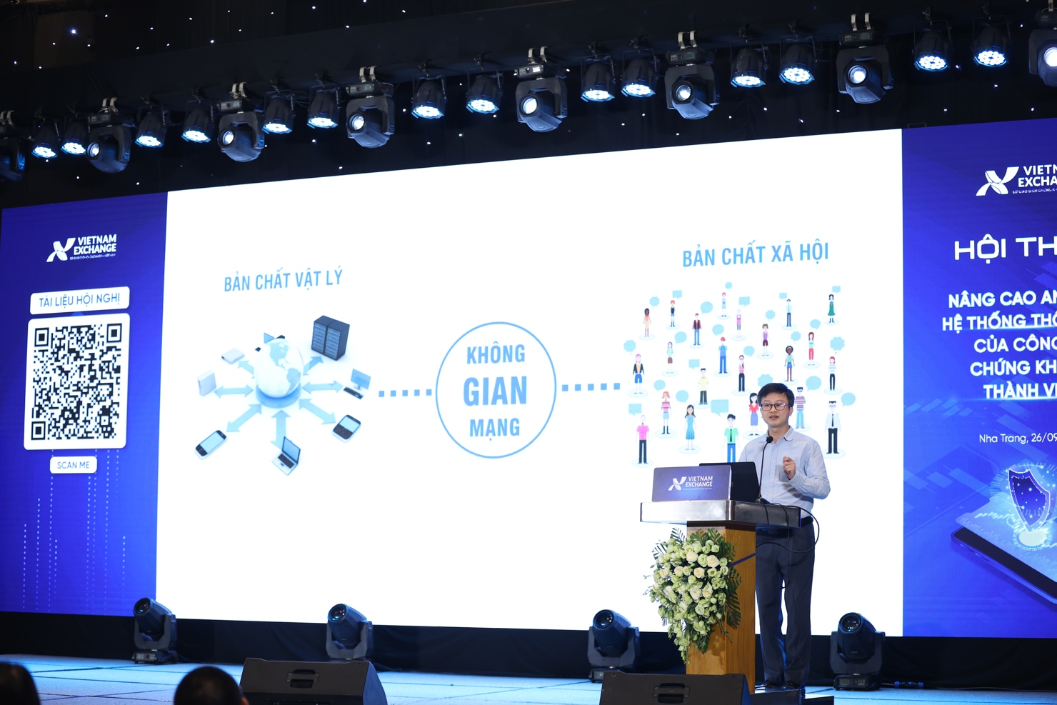 Thượng t&aacute; Nguyễn Đức Dũng - Ph&oacute; Trưởng ph&ograve;ng phụ tr&aacute;ch Ph&ograve;ng Bảo vệ An ninh hệ thống mạng th&ocirc;ng tin quốc gia, Cục A05 (Bộ C&ocirc;ng an) trao đổi về y&ecirc;u cầu bảo đảm an ninh mạng, an to&agrave;n th&ocirc;ng tin trong hoạt động chuyển đổi số.