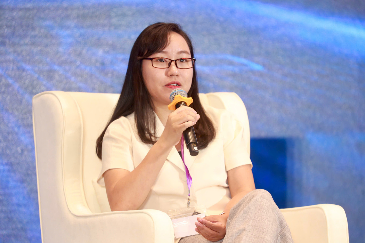 B&agrave; Đỗ Minh Trang - Gi&aacute;m đốc Ph&ograve;ng Ph&acirc;n t&iacute;ch v&agrave; Chiến lược thị trường, C&ocirc;ng ty Chứng kho&aacute;n ACB (ACBS) chia sẻ tại Diễn đ&agrave;n.