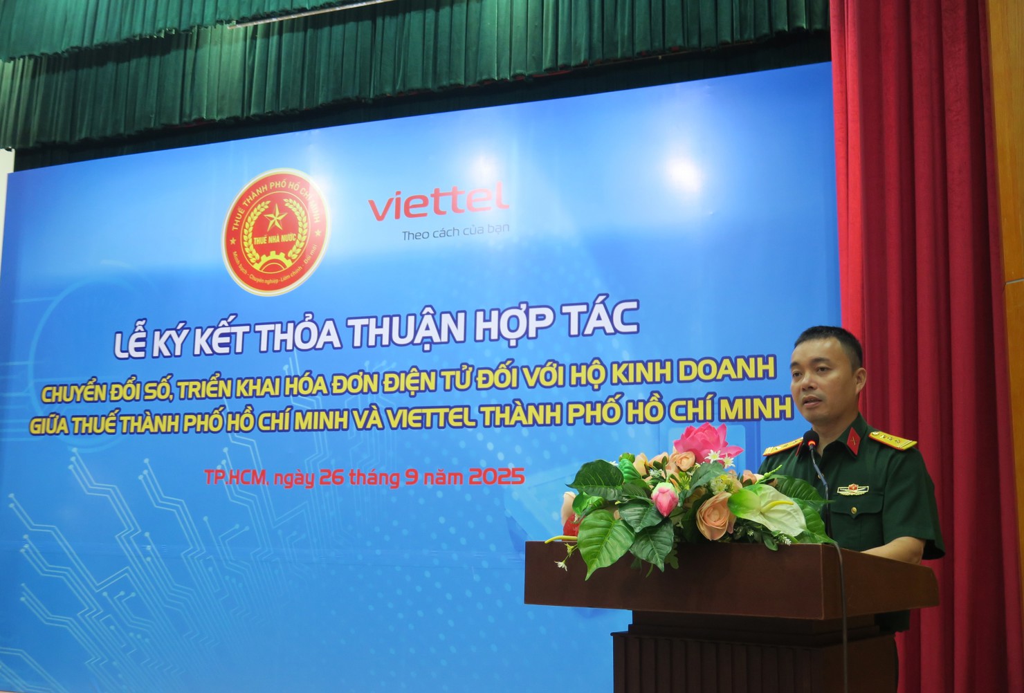 &Ocirc;ng Ng&ocirc; Mạnh H&ugrave;ng khẳng định, Viettel lu&ocirc;n đồng h&agrave;nh c&ugrave;ng&nbsp; cơ quan thuế triển khai HĐĐT từ m&aacute;y t&iacute;nh tiền cho c&aacute;c HKD. Ảnh: Đức Mỹ