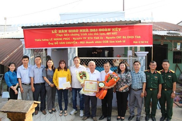 An Giang b&agrave;n giao nh&agrave; Chương tr&igrave;nh &ldquo;X&oacute;a nh&agrave; tạm, nh&agrave; dột n&aacute;t&rdquo; cho người d&acirc;n.