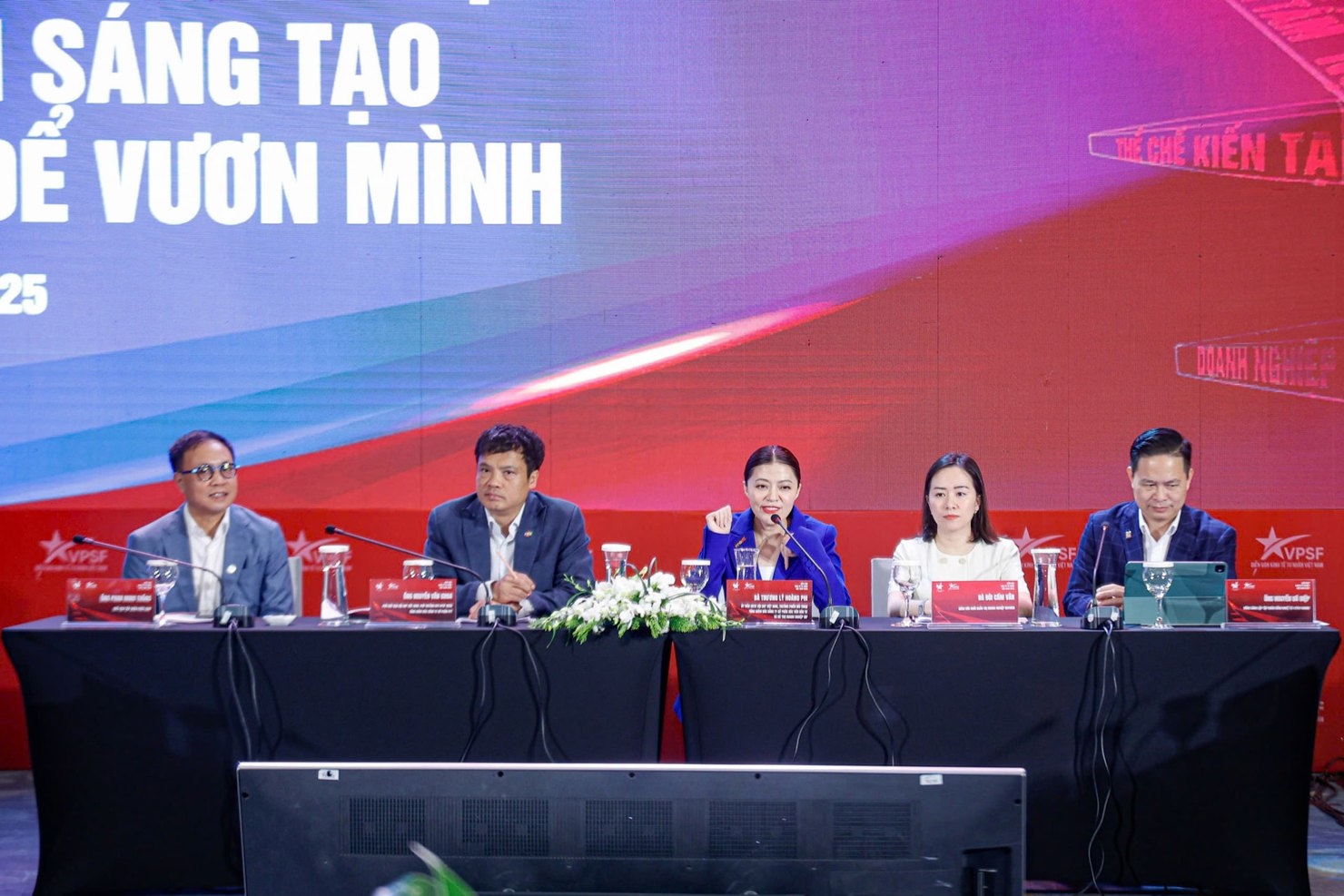B&agrave; Trương L&yacute; Ho&agrave;ng Phi chỉ ra s&aacute;u điểm nghẽn cốt l&otilde;i đang k&igrave;m h&atilde;m năng lực đổi mới s&aacute;ng tạo của doanh nghiệp tư nh&acirc;n.