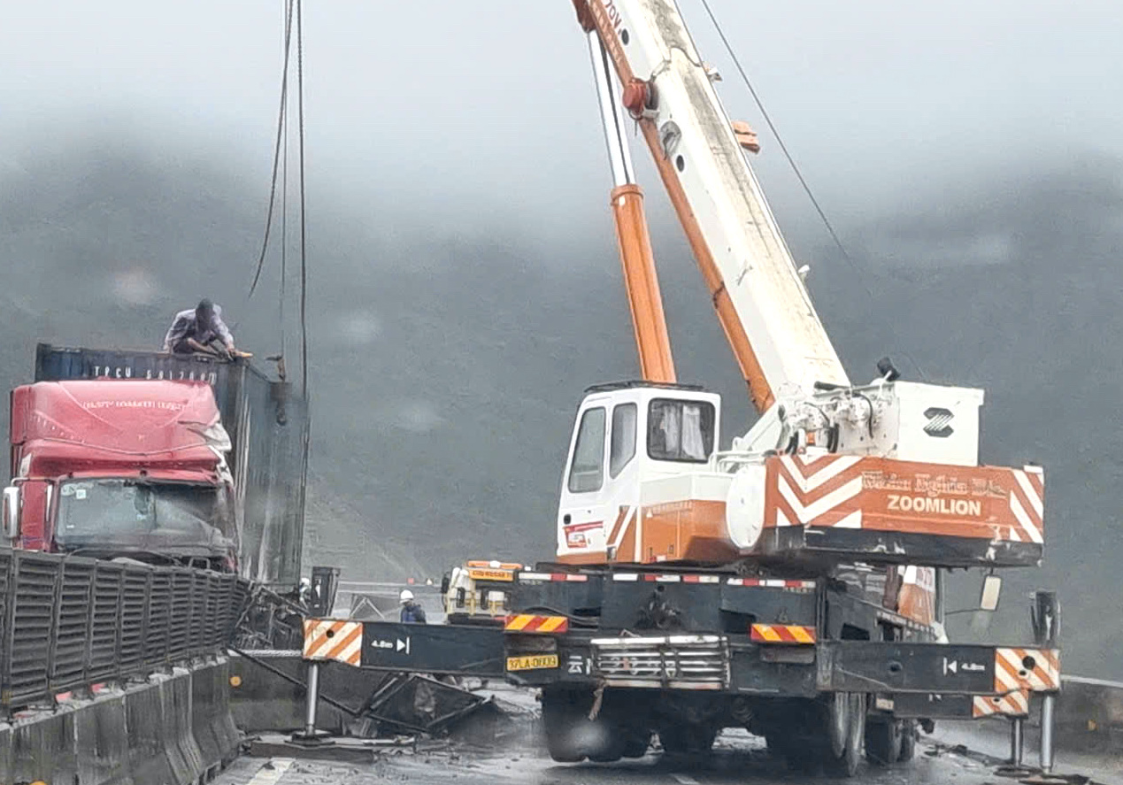 B&atilde;o số 10 g&acirc;y thiệt hại tr&ecirc;n nhiều tuyến đường tại miền Trung