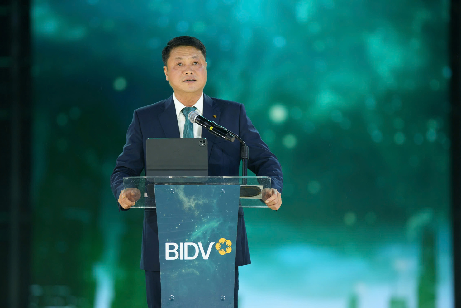 &Ocirc;ng L&ecirc; Ngọc L&acirc;m - Uỷ vi&ecirc;n HĐQT, Tổng Gi&aacute;m đốc BIDV - ph&aacute;t biểu khai mạc sự kiện.