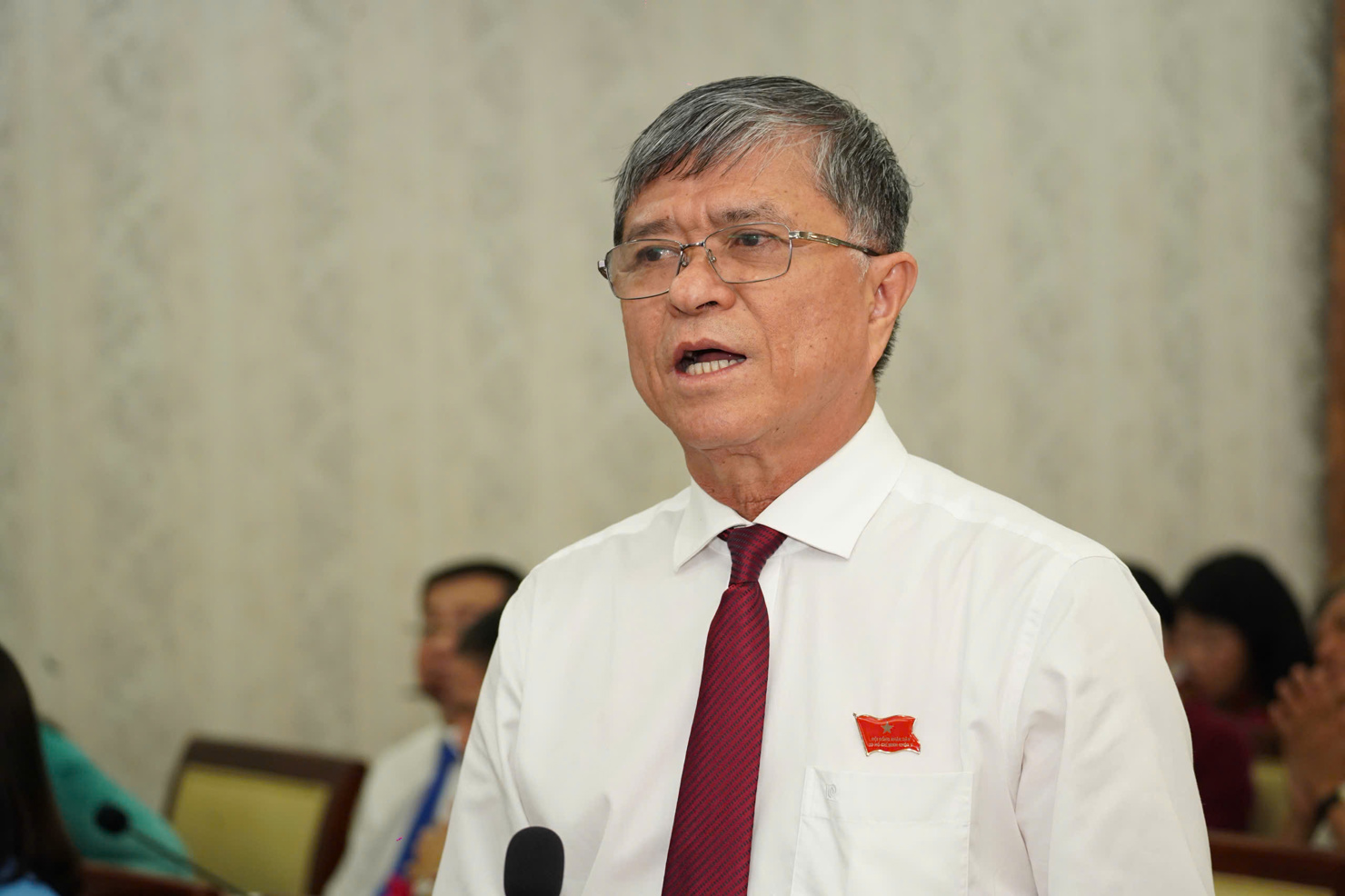 Gi&aacute;m đốc Sở Gi&aacute;o dục v&agrave; Đ&agrave;o tạo TP. Hồ Ch&iacute; Minh Nguyễn Văn Hiếu giải tr&igrave;nh về nhu cầu tuyển 2.000 gi&aacute;o vi&ecirc;n hợp đồng. Ảnh: Phạm Thọ