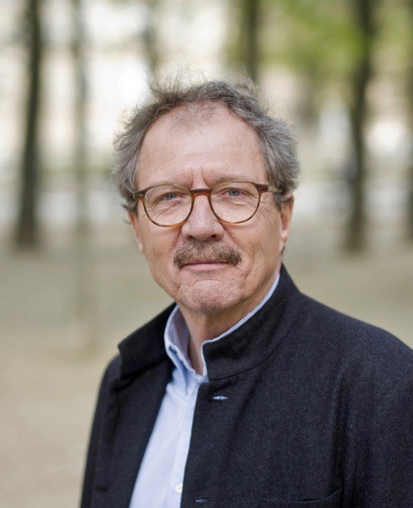 &Ocirc;ng Patrick CRIQUI - Gi&aacute;m đốc nghi&ecirc;n cứu danh dự tại Trung t&acirc;m nghi&ecirc;n cứu khoa học quốc gia Ph&aacute;p (CNRS).