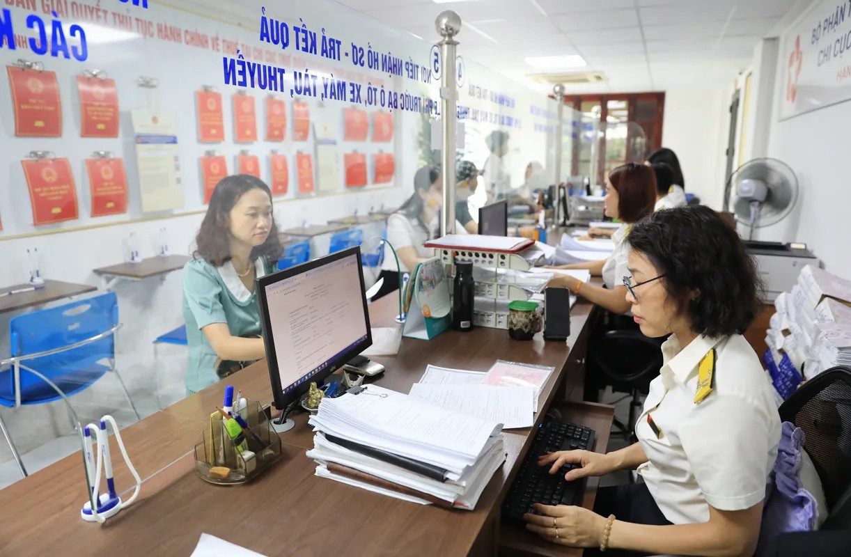 Nhiều điểm mới về chính sách thuế, lãi suất, lệ phí có hiệu lực từ tháng 10/2025.