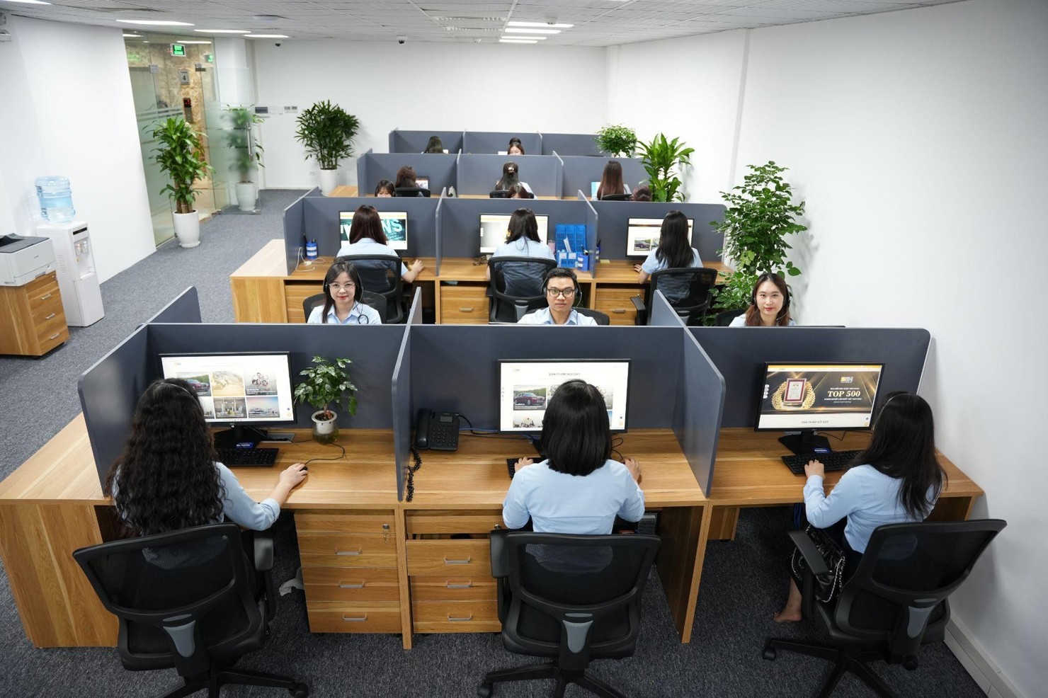 Trung t&acirc;m Call Center của Bảo hiểm BSH hoạt động 24/7 hỗ trợ kh&aacute;ch h&agrave;ng.