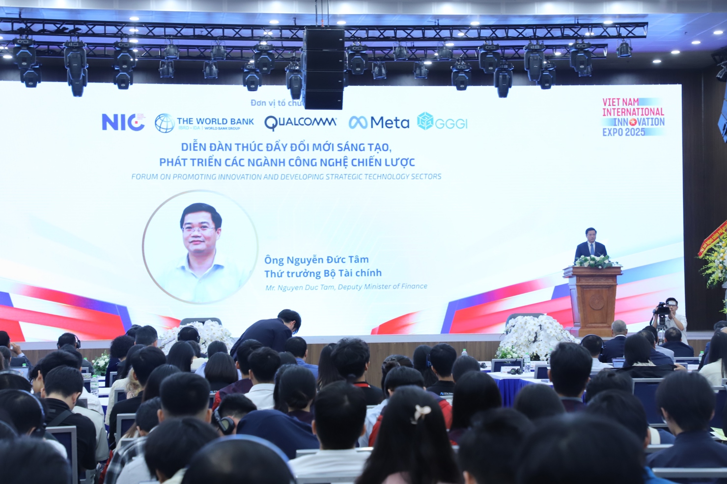 To&agrave;n cảnh Diễn đ&agrave;n &ldquo;Th&uacute;c đẩy đổi mới s&aacute;ng tạo, ph&aacute;t triển c&aacute;c ng&agrave;nh c&ocirc;ng nghệ chiến lược&rdquo;