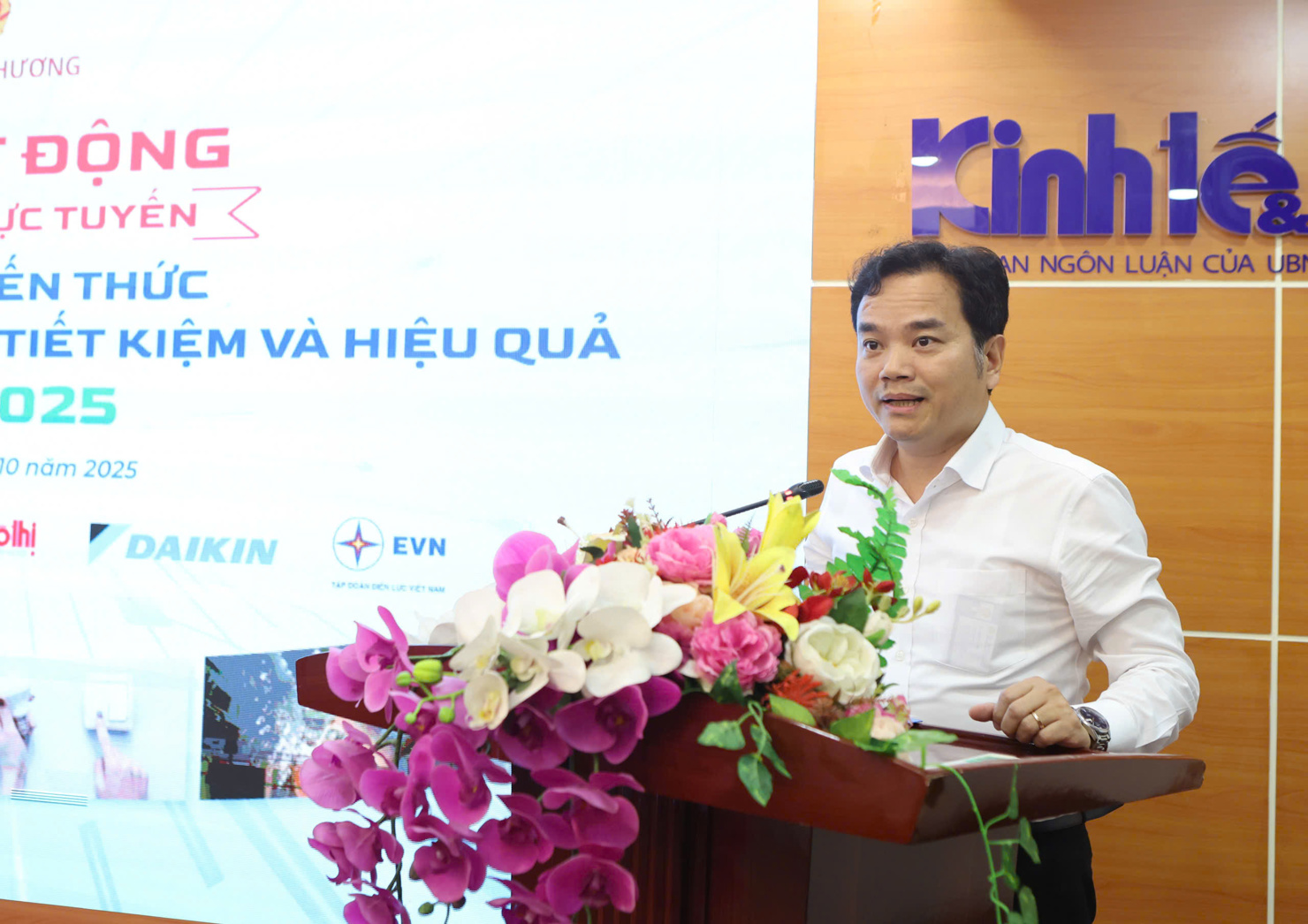 &Ocirc;ng C&ugrave; Huy Quang - Trưởng ph&ograve;ng Hiệu quả năng lượng v&agrave; Chuyển đổi xanh, Cục Đổi mới s&aacute;ng tạo, chuyển đổi xanh v&agrave; Khuyến c&ocirc;ng ph&aacute;t biểu tại buổi lễ.