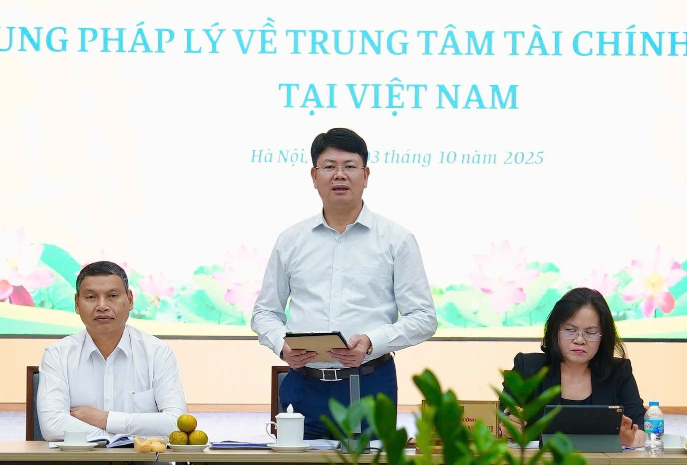 Thứ trưởng Bộ Tư ph&aacute;p Nguyễn Thanh Tịnh ph&aacute;t biểu tại Tọa đ&agrave;m.