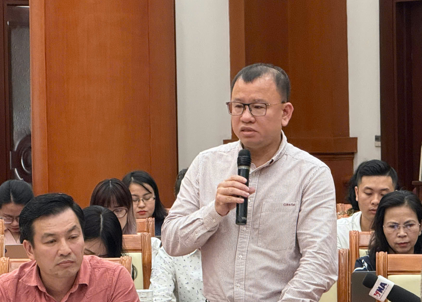 Ph&oacute; Vụ trưởng Vụ C&aacute;c định chế t&agrave;i ch&iacute;nh Nguyễn Ho&agrave;ng Dương ph&aacute;t biểu tại buổi họp b&aacute;o.