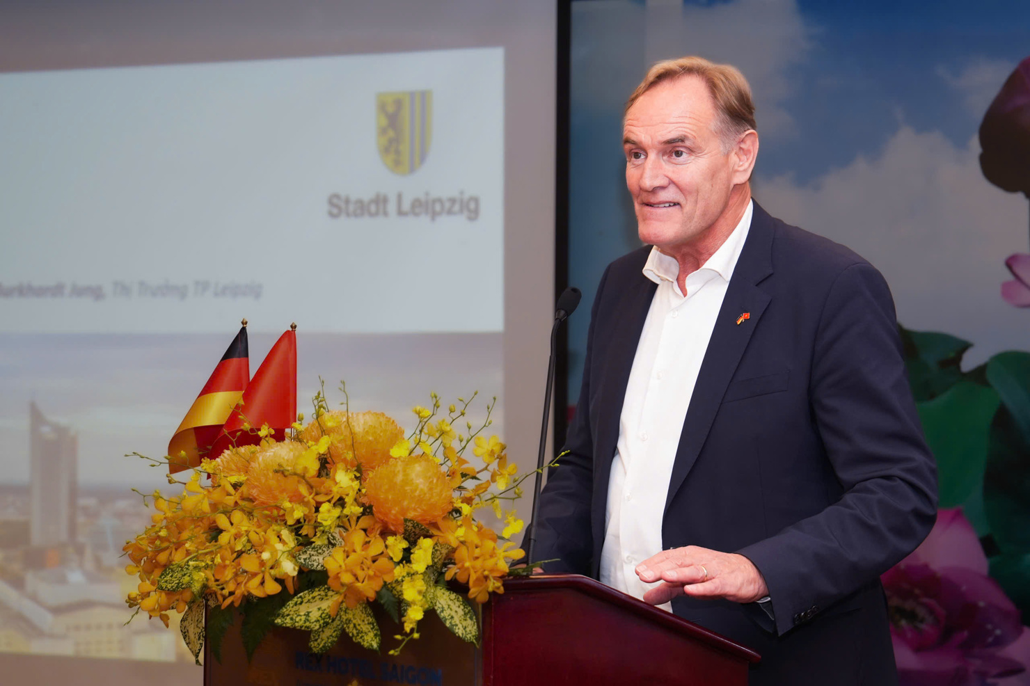 Thị trưởng&nbsp; Burkhard Jung cho biết Th&agrave;nh phố Leipzig đang cần nhiều t&agrave;i xế. Ảnh: PT