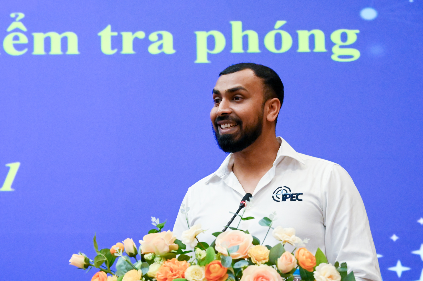 &Ocirc;ng Enam Miah &ndash; Gi&aacute;m đốc Dịch vụ IPEC LTD (Vương quốc Anh) chia sẻ tại buổi lễ, đ&aacute;nh gi&aacute; cao tầm nh&igrave;n v&agrave; chiến lược đ&agrave;o tạo của EVNHCMC