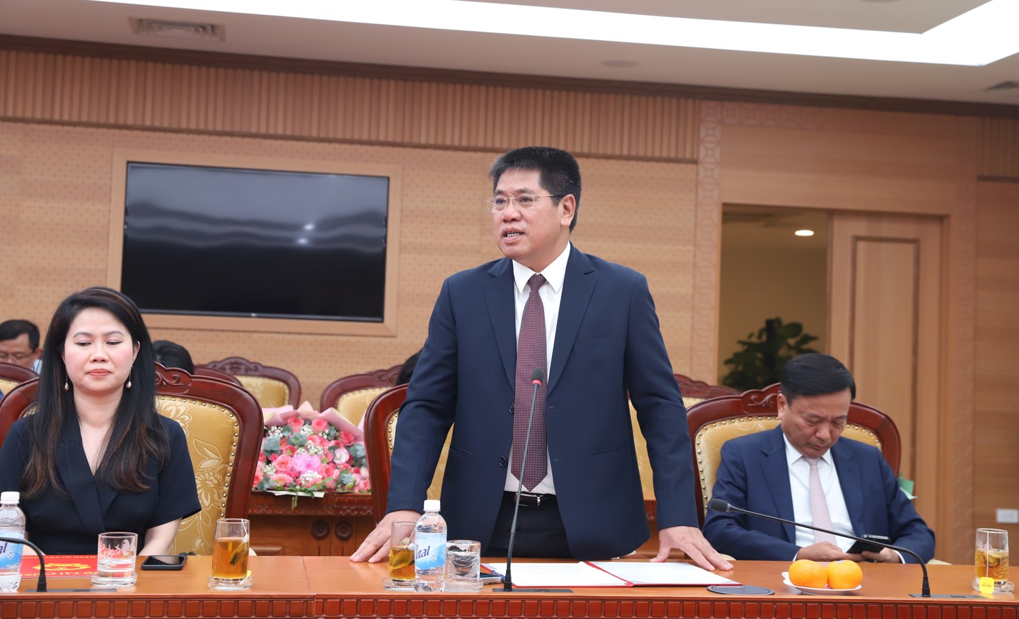 Thay mặt c&aacute;c đồng ch&iacute; được bổ nhiệm, t&acirc;n Cục trưởng Cục Ph&aacute;t triển doanh nghiệp nh&agrave; nước Vũ Hồng Phương ph&aacute;t biểu nhận nhiệm vụ.