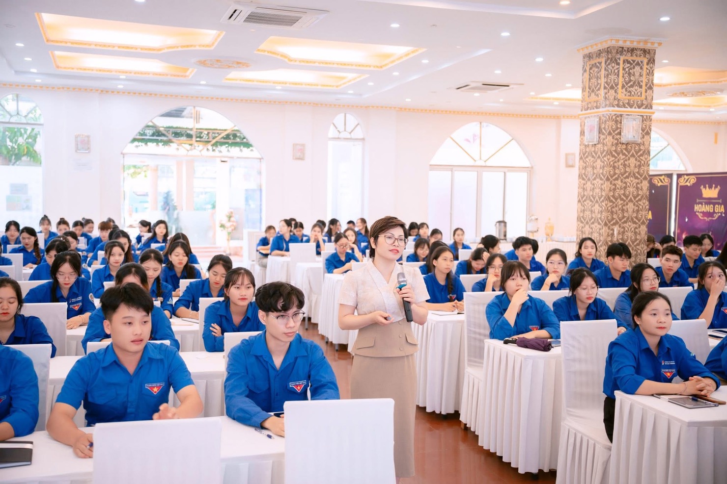 C&aacute;c b&aacute;o c&aacute;o vi&ecirc;n chia sẻ tại Hội nghị.