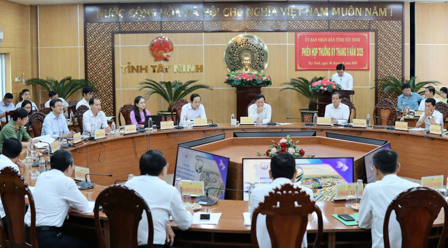 Những th&aacute;ng cuối năm, UBND tỉnh T&acirc;y Ninh đặt mục ti&ecirc;u phấn đấu GRDP đạt khoảng 10%, tăng thu ng&acirc;n s&aacute;ch 25-30%. Ảnh: TL