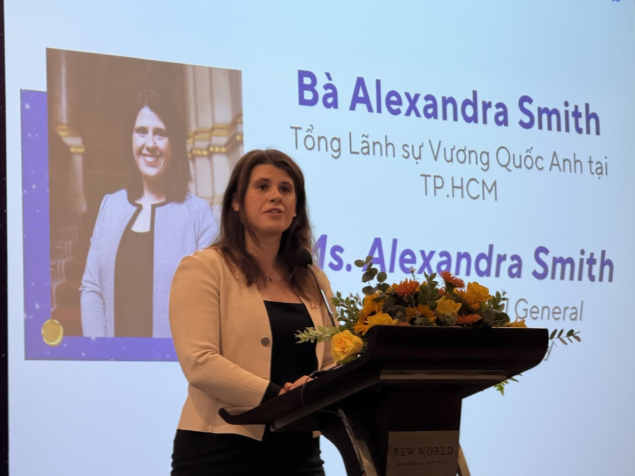 B&agrave; Alexandra Smith, Tổng l&atilde;nh sự Vương Quốc Anh tại TP. Hồ Ch&iacute; Minh. Ảnh: Thanh Sơn