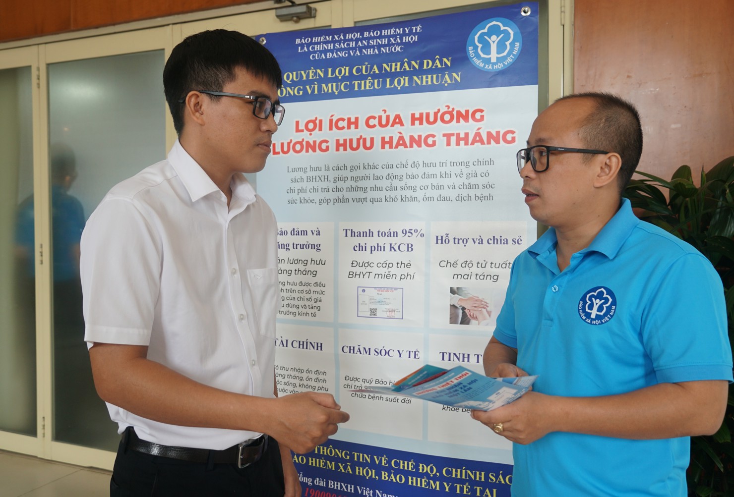 BHXH cơ sở H&ograve;a Hưng tư vấn ch&iacute;nh s&aacute;ch cho người tham gia BHXH