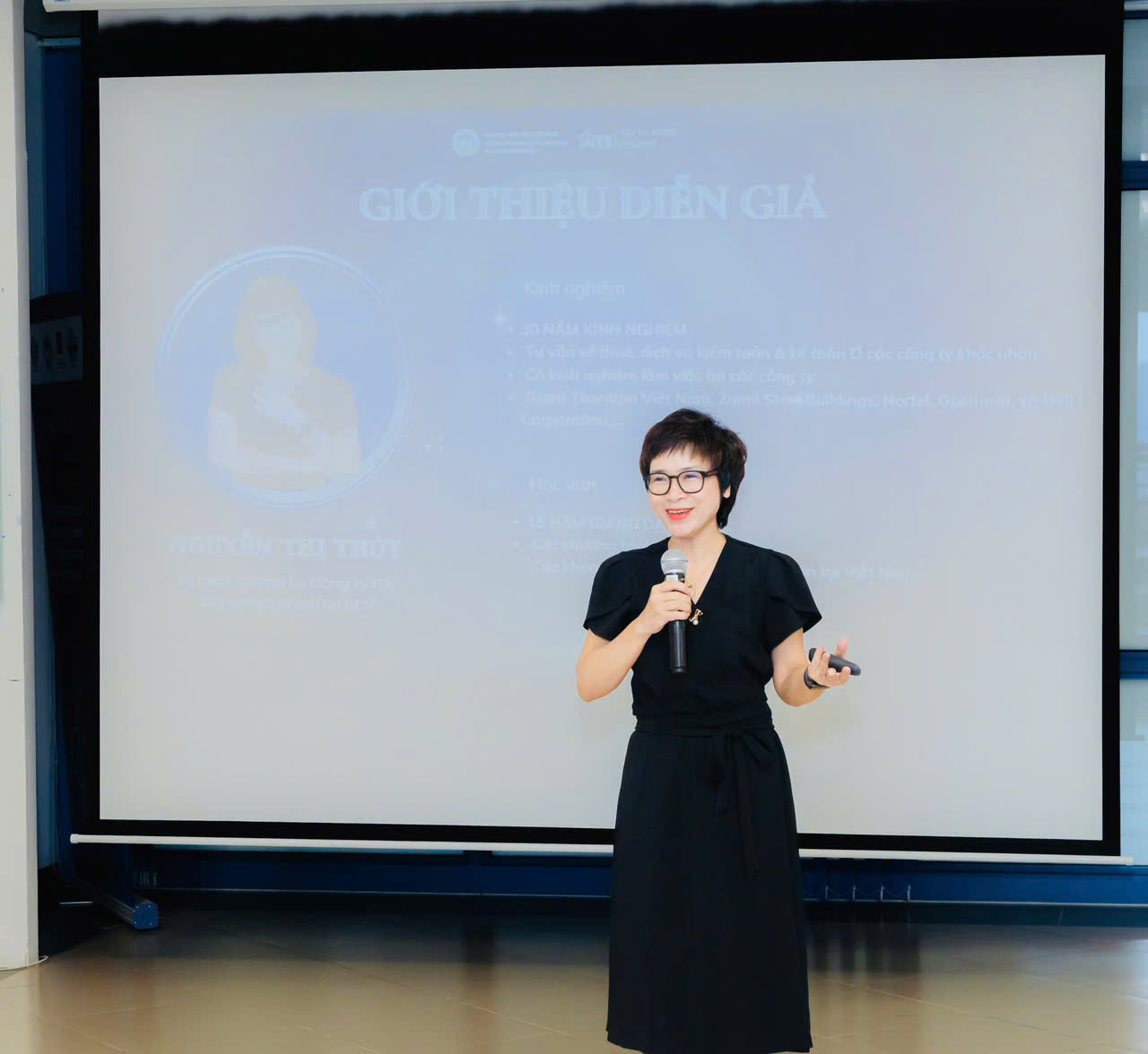 Diễn giả Thủy Nguyễn ACCA, giám đốc đào tạo Trung tâm Đào tạo AuditCare Việt Nam (ACV) cho biết: Kế toán thường được ví như “ngôn ngữ của kinh doanh”, là chiếc cầu nối giúp doanh nghiệp nhìn rõ bức tranh tài chính