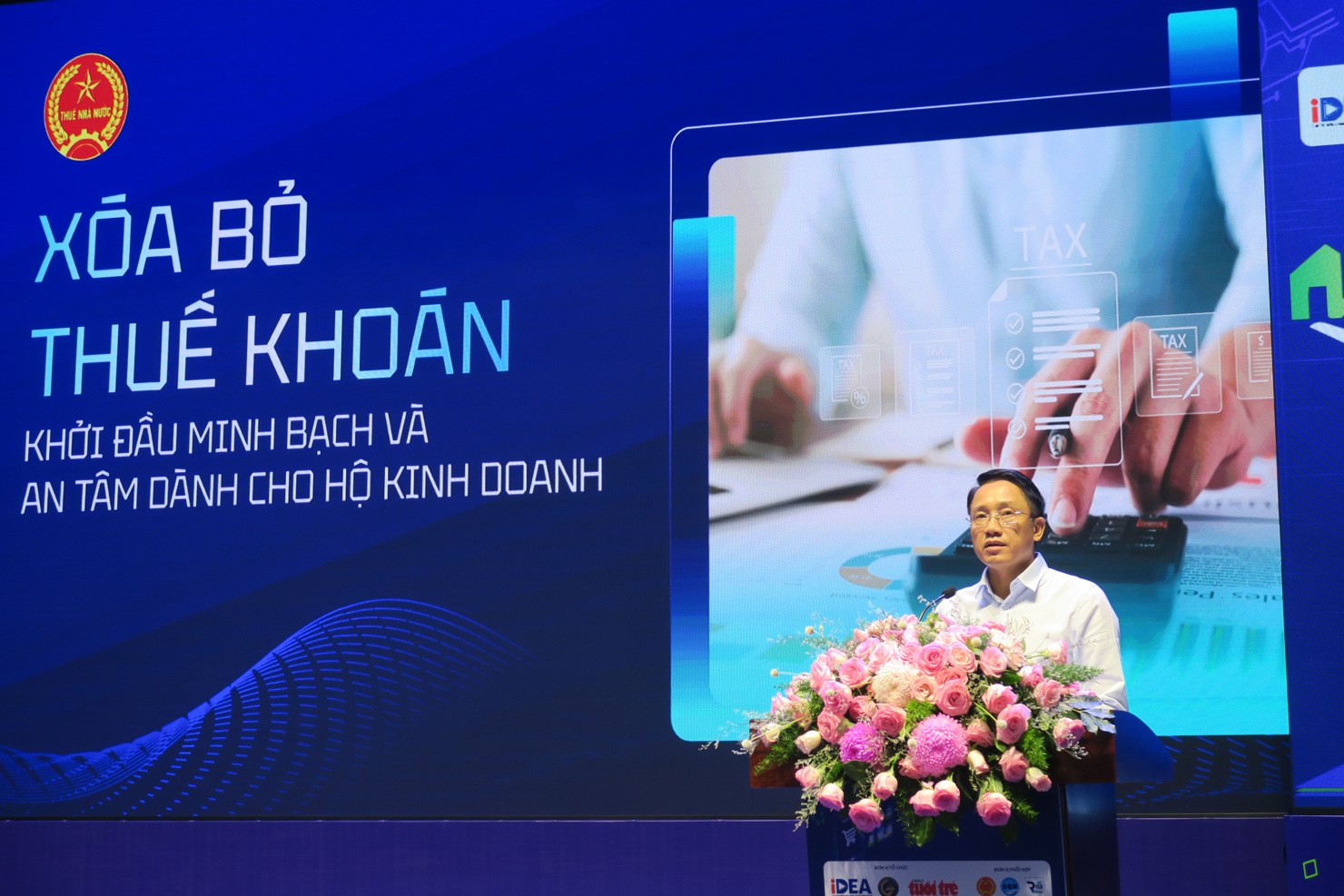 Ph&oacute; Cục trưởng Cục Thuế Mai Sơn: Hơn 18.500 hộ kinh doanh chuyển từ hộ kho&aacute;n sang hộ k&ecirc; khai. Ảnh: Đức Mỹ