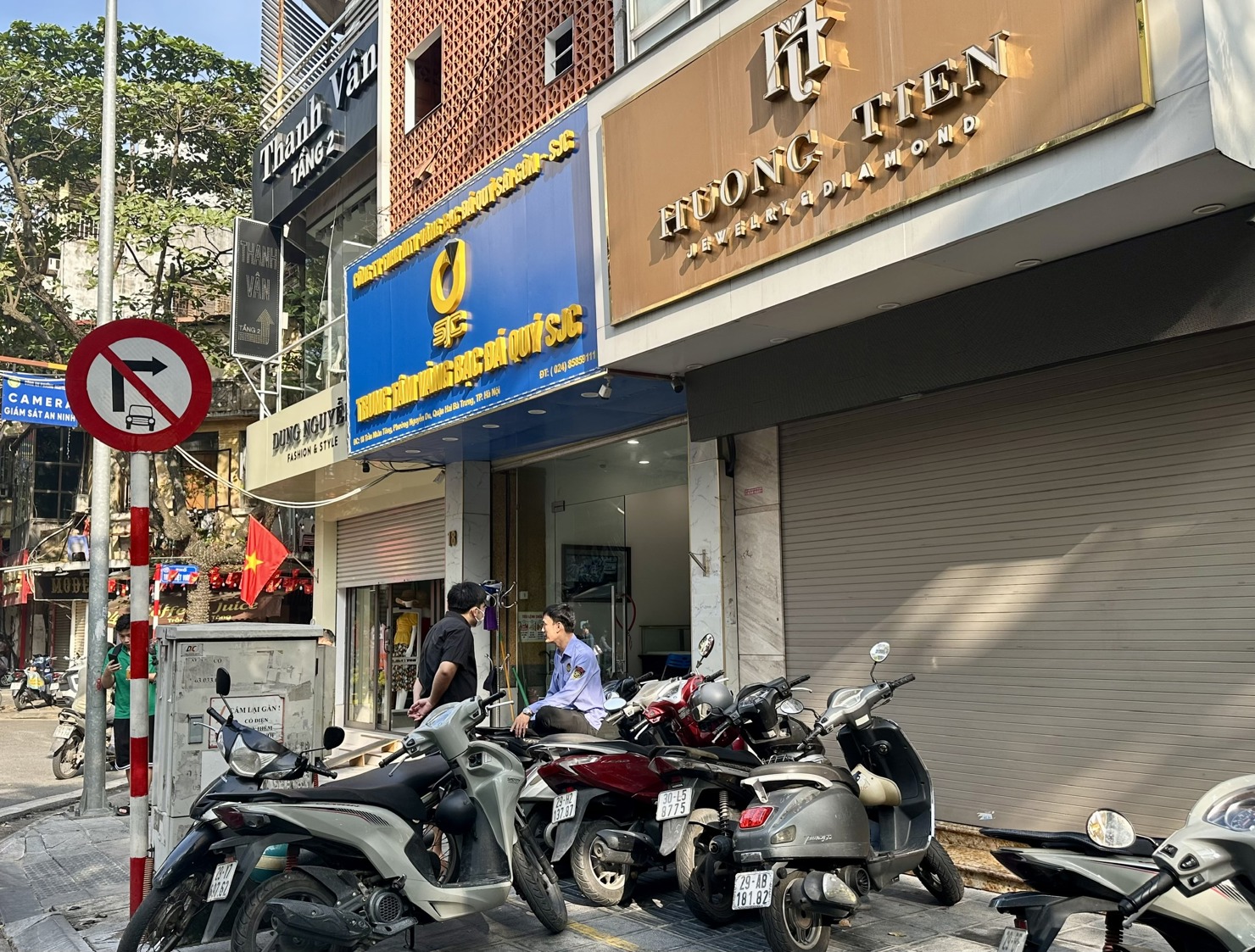 Kể từ 8/10/2025, SJC chỉ tiếp nhận đăng ký mua vàng trực tuyến. Ảnh: H.Dịu