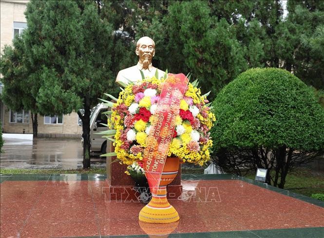 Tượng đài Chủ tịch Hồ Chí Minh trong khuôn viên Đại sứ quán Việt Nam tại Triều Tiên. Ảnh: Thống Nhất/TTXVN.