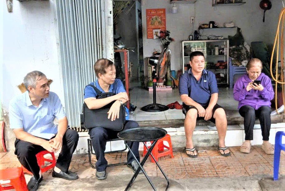 Các thành viên đoàn giám sát Trung ương kiểm tra tình hình triển khai thực tếtại địa bàn