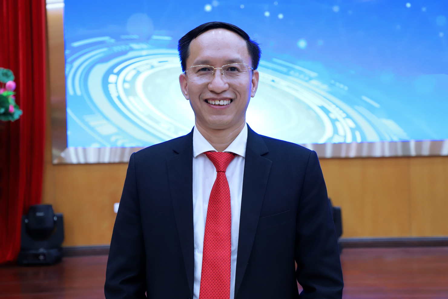 TS. Nguyễn Văn Tăng&nbsp;- Ph&oacute; Trưởng khoa C&ocirc;ng nghệ v&agrave; Khoa học Dữ liệu, Trường Đại học Ngoại thương.
