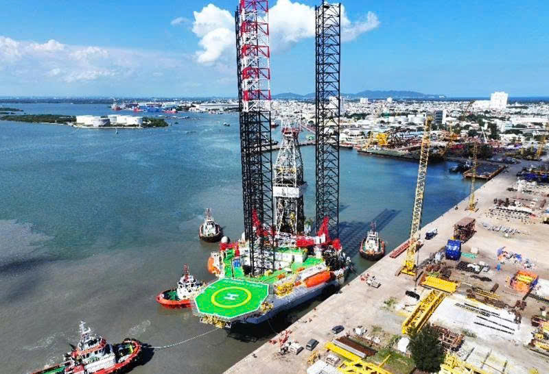 Hoạt động tại Cảng Vietsovpetro.