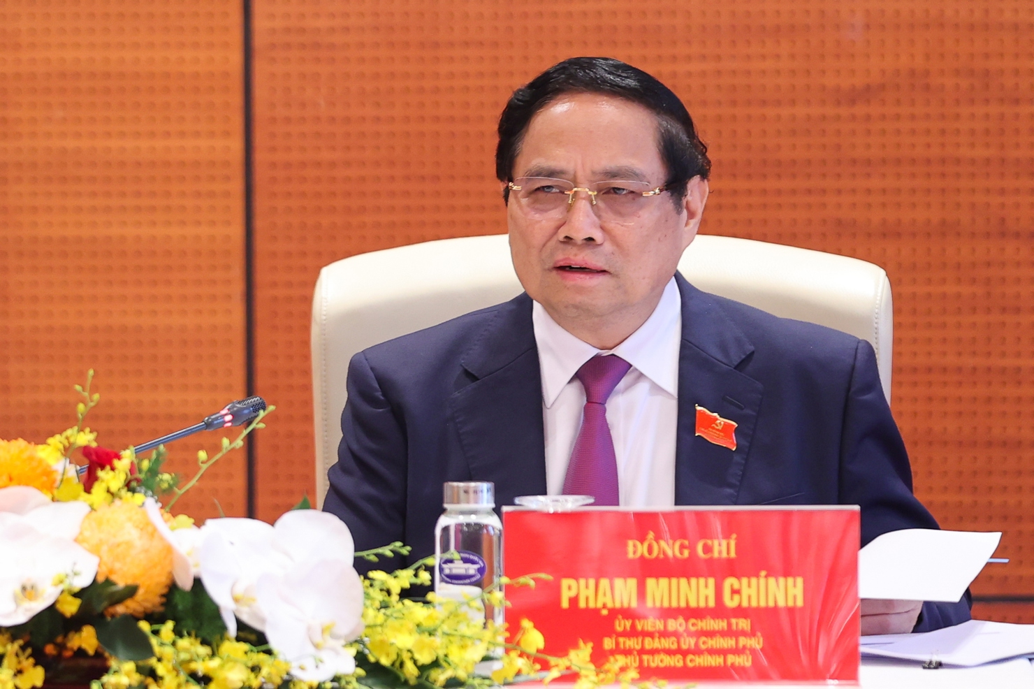 Thủ tướng phát biểu thảo luận tại tổ trong phiên làm việc chiều 12/10 của Đại hội đại biểu Đảng bộ Chính phủ lần thứ I, nhiệm kỳ 2025-2030. Ảnh: VGP/Nhật Bắc