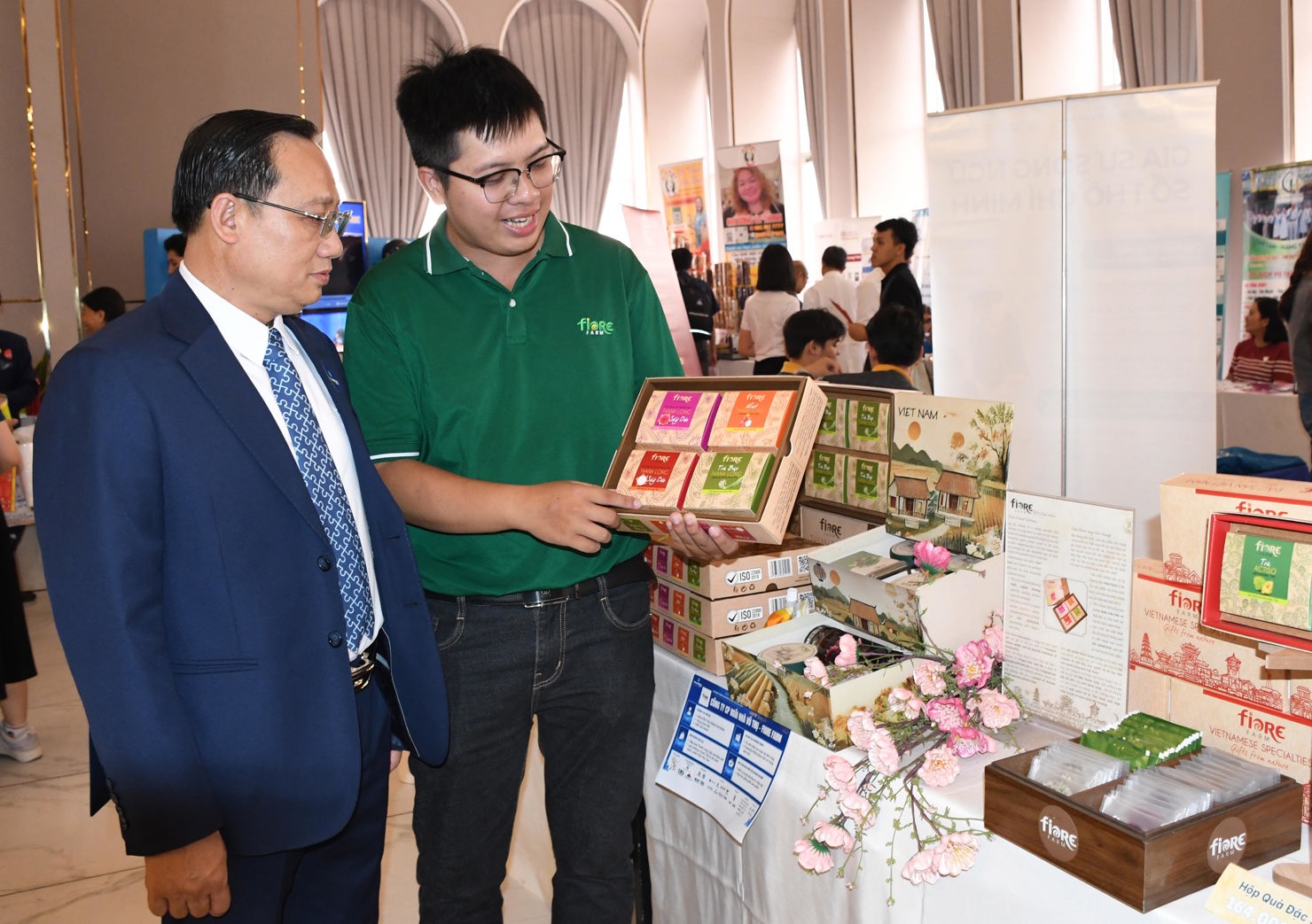 Doanh nghiệp giới thiệu c&aacute;c sản phẩm ti&ecirc;u biểu tại sự kiện