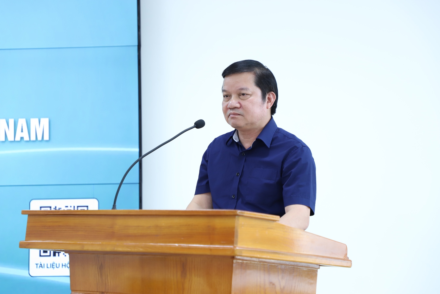 PGS.TS Nguyễn Mạnh Thiều - Ph&oacute; Gi&aacute;m đốc Học viện T&agrave;i ch&iacute;nh ph&aacute;t biểutại Hội thảo khoa học.