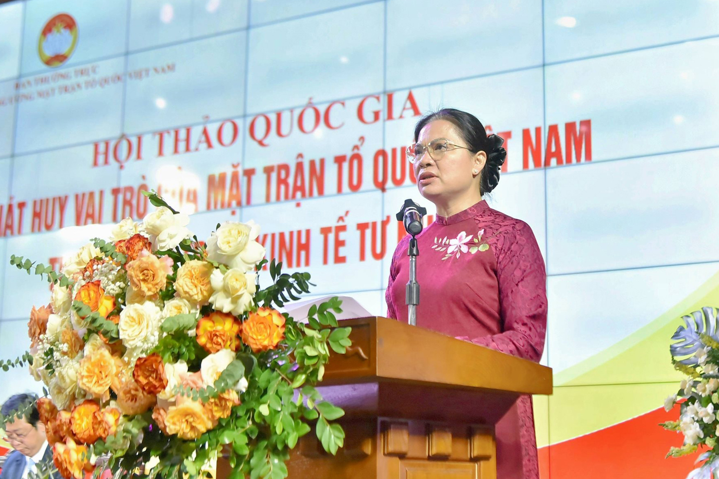 Phó Chủ tịch Ủy ban Trung ương Mặt trận Tổ quốc Việt Nam Hà Thị Nga phát biểu khai mạc Hội thảo.