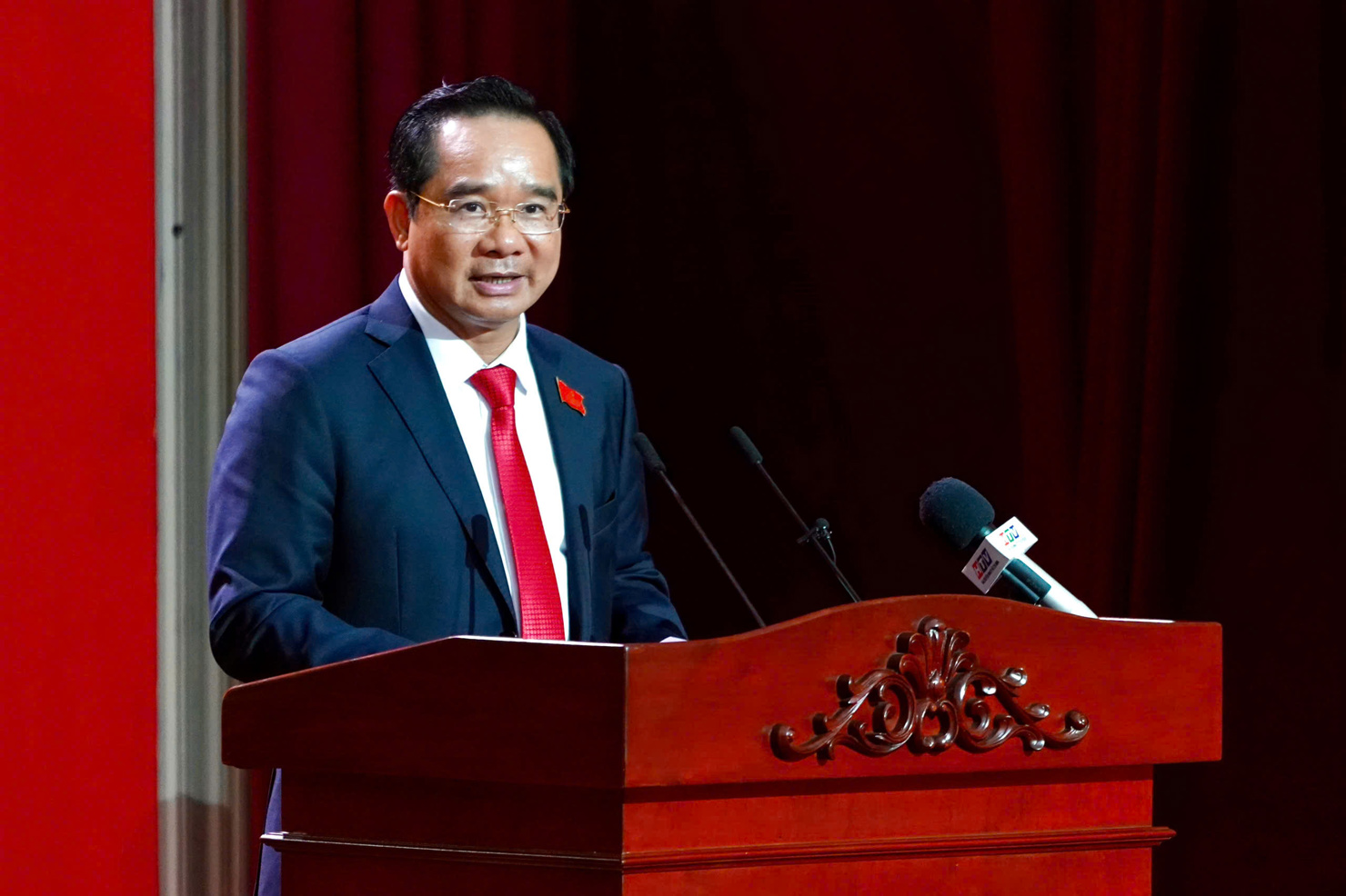 Chủ tịch UBND TP. Hồ Chí Minh Nguyễn Văn Được trình bày Dự thảo Nghị quyết Đại hội đại biểu Đảng bộ TP. Hồ Chí Minh lần thứ I, nhiệm kỳ 2025-2030 . Ảnh: Ban tổ chức Đại hội