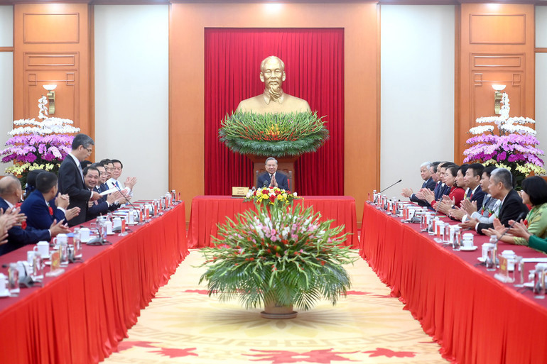 Tổng Bí thư Tô Lâm chủ trì gặp mặt các đại biểu nông dân Việt Nam xuất sắc và nhà khoa học của nhà nông năm 2025. (Ảnh ĐĂNG KHOA).