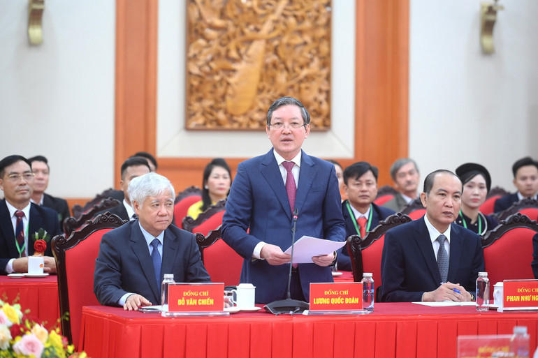 Chủ tịch Hội Nông dân Việt Nam Lương Quốc Đoàn phát biểu tại cuộc gặp mặt. (Ảnh ĐĂNG KHOA).