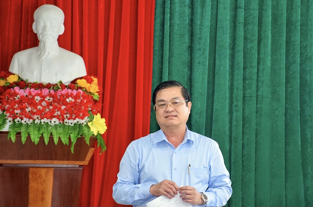 Phó Chủ tịch UBND tỉnh Cà Mau Huỳnh Chí Nguyện làm việc với các đơn vị, địa phương liên quan nhằm tháo gỡ khó khăn, vướng mắc trong công tác giải phóng mặt bằng. Ảnh: H.U