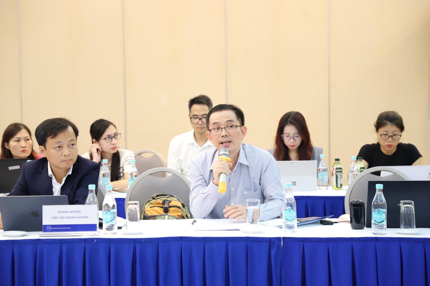 Đại diện doanh nghiệp, hiệp hội doanh nghiệp đ&oacute;ng g&oacute;p &yacute; kiến tại Hội thảo.