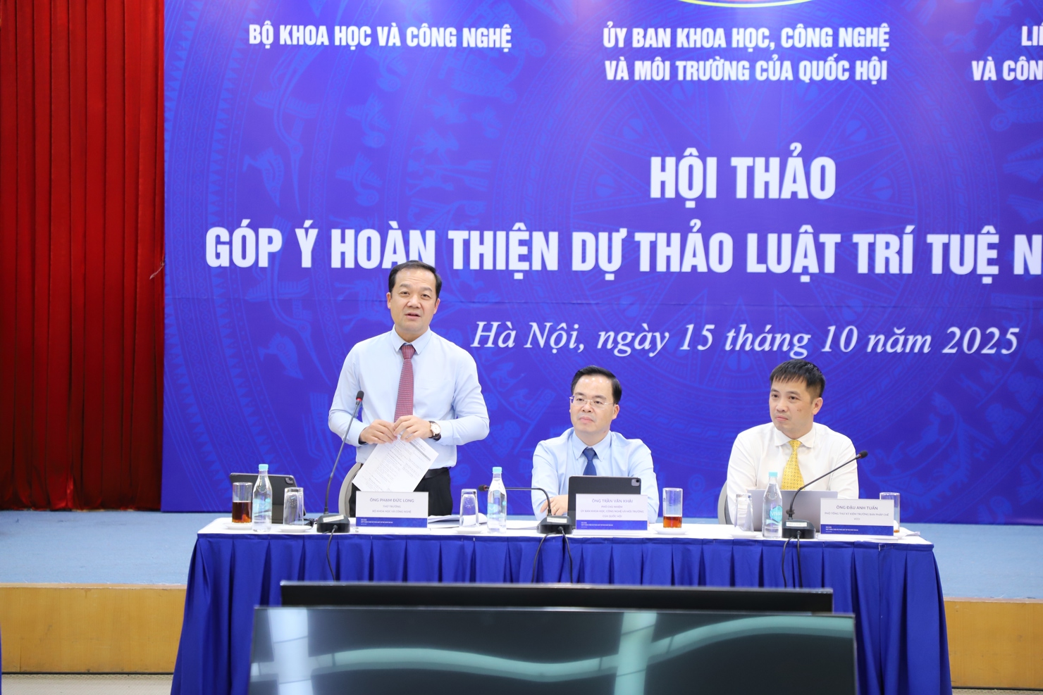 Thứ trưởng Bộ Khoa học v&agrave; C&ocirc;ng nghệ Phạm Đức Long ph&aacute;t biểu tại Hội thảo.