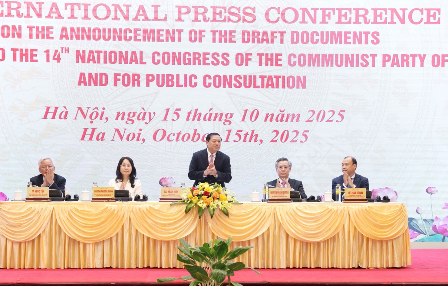 Ông Lại Xuân Môn - Ủy viên Trung ương Đảng, Phó Trưởng ban Thường trực Ban Tuyên giáo và Dân vận Trung ương chủ trì họp báo - Ảnh: VGP