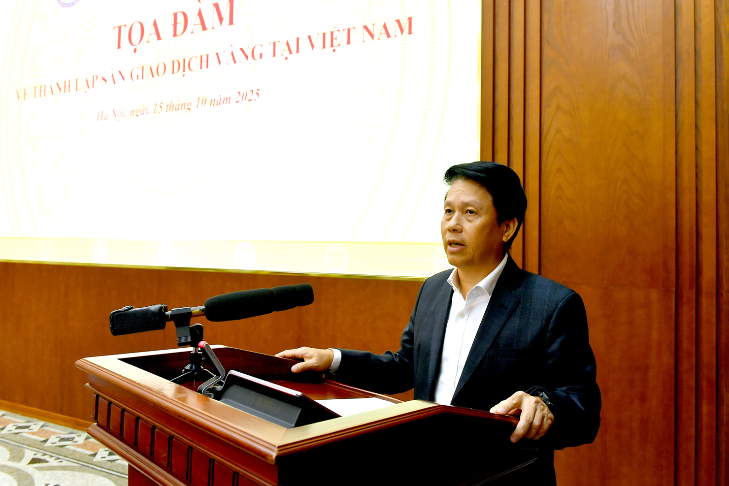 Phó Thống đốc NHNN Phạm Tiến Dũng phát biểu tại Toạ đàm.