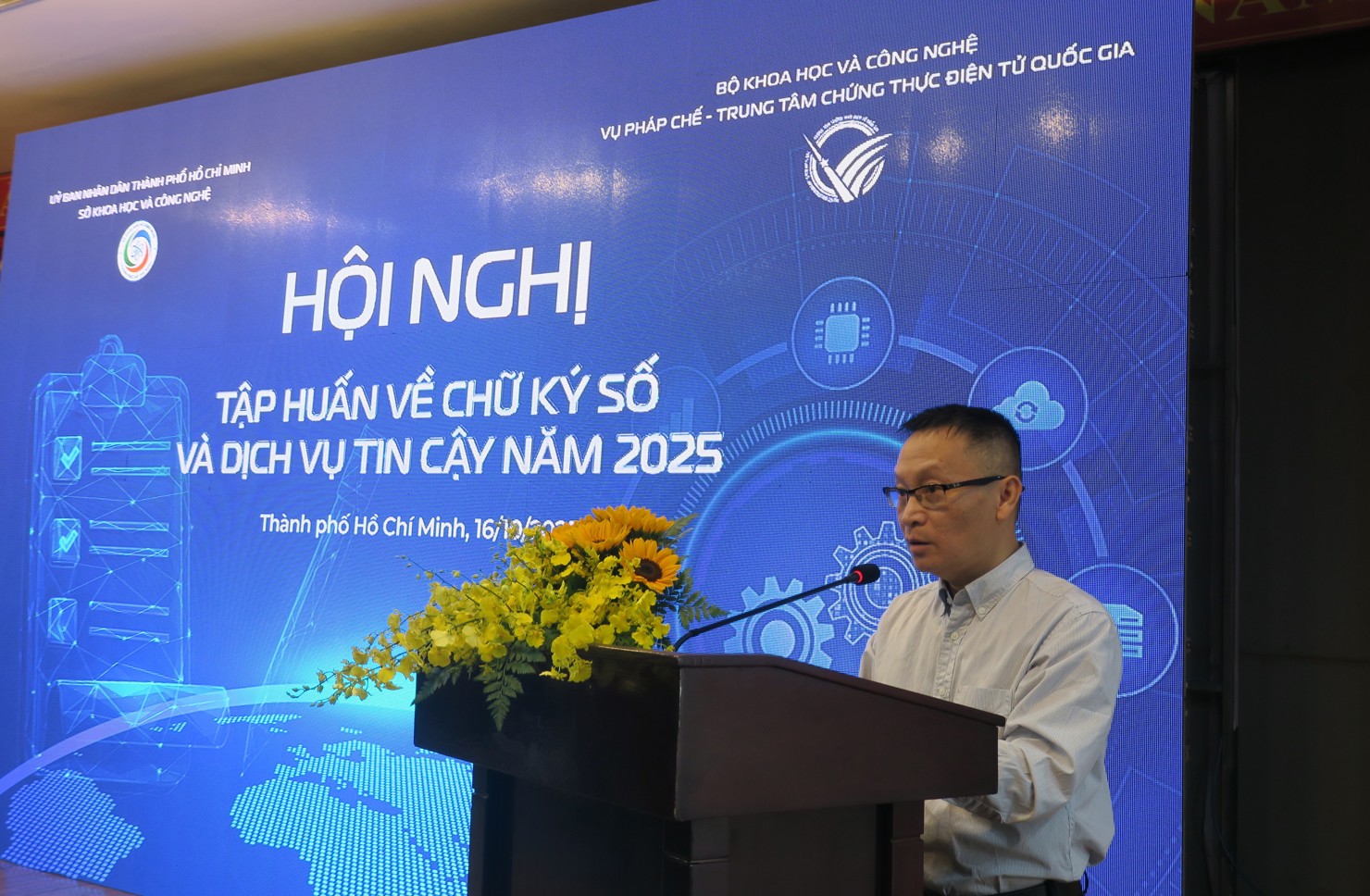 Theo &ocirc;ng Đinh Quang Trung, đến nay, gần như 100% doanh nghiệp đ&atilde; sử dụng chữ k&yacute; số để k&ecirc; khai v&agrave; nộp thuế điện tử. Ảnh: Đức Mỹ