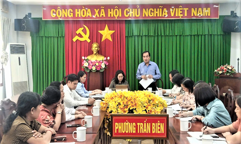 Đại diện l&atilde;nh đạo Thống k&ecirc; tỉnh Đồng Nai ph&aacute;t biểu tạo buổi l&agrave;m việc.