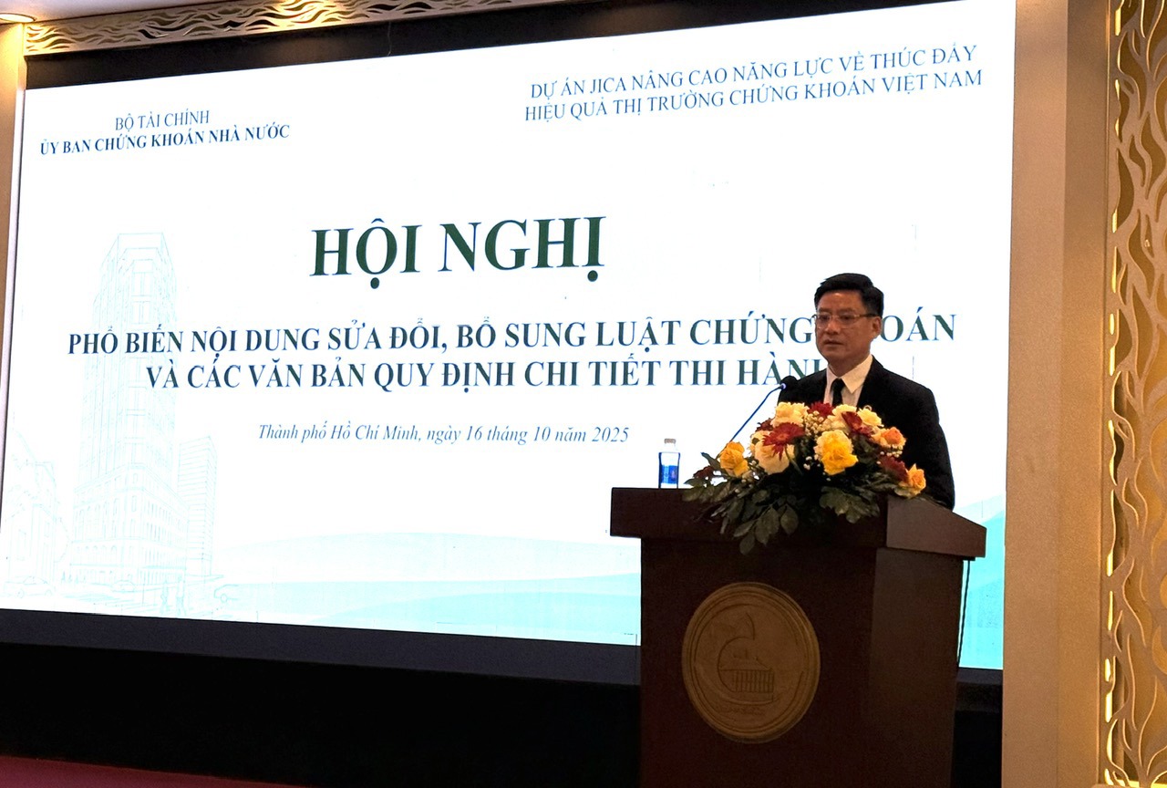 &Ocirc;ng Ho&agrave;ng Văn Thu - Ph&oacute; Chủ tịch UBCKNN ph&aacute;t biểu tại Hội nghị.&nbsp;Ảnh: Thanh Sơn