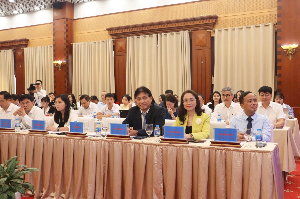 Ban Tổ chức toạ đàm.