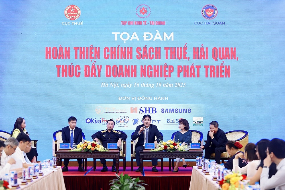 C&aacute;c diễn giả tham gia tọa đ&agrave;m. Ảnh: Thanh Hằng