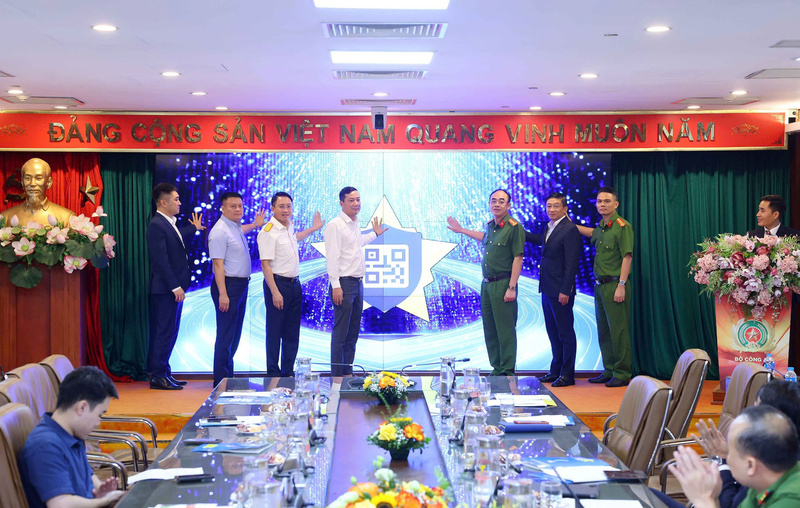 C&ocirc;ng bố triển khai th&iacute; điểm giải ph&aacute;p định danh, truy xuất nguồn gốc ho&aacute; chất, tiền chất tr&ecirc;n nền tảng VNeID.